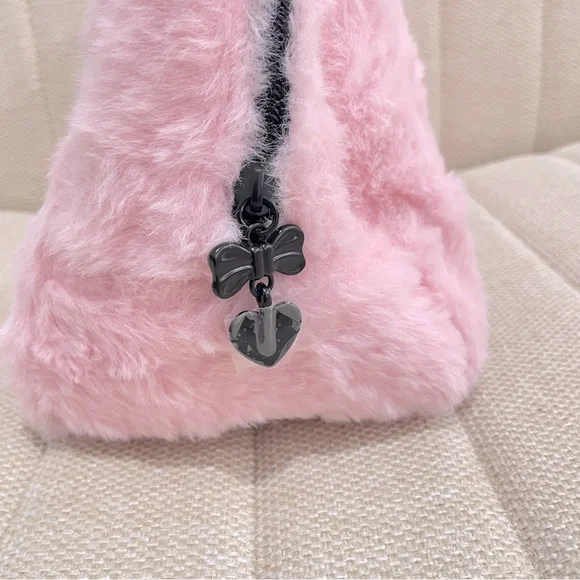 NEW Juicy Couture Pink Fur Black Rhinestone Logo Makeup Bag - Picture 3 of 4